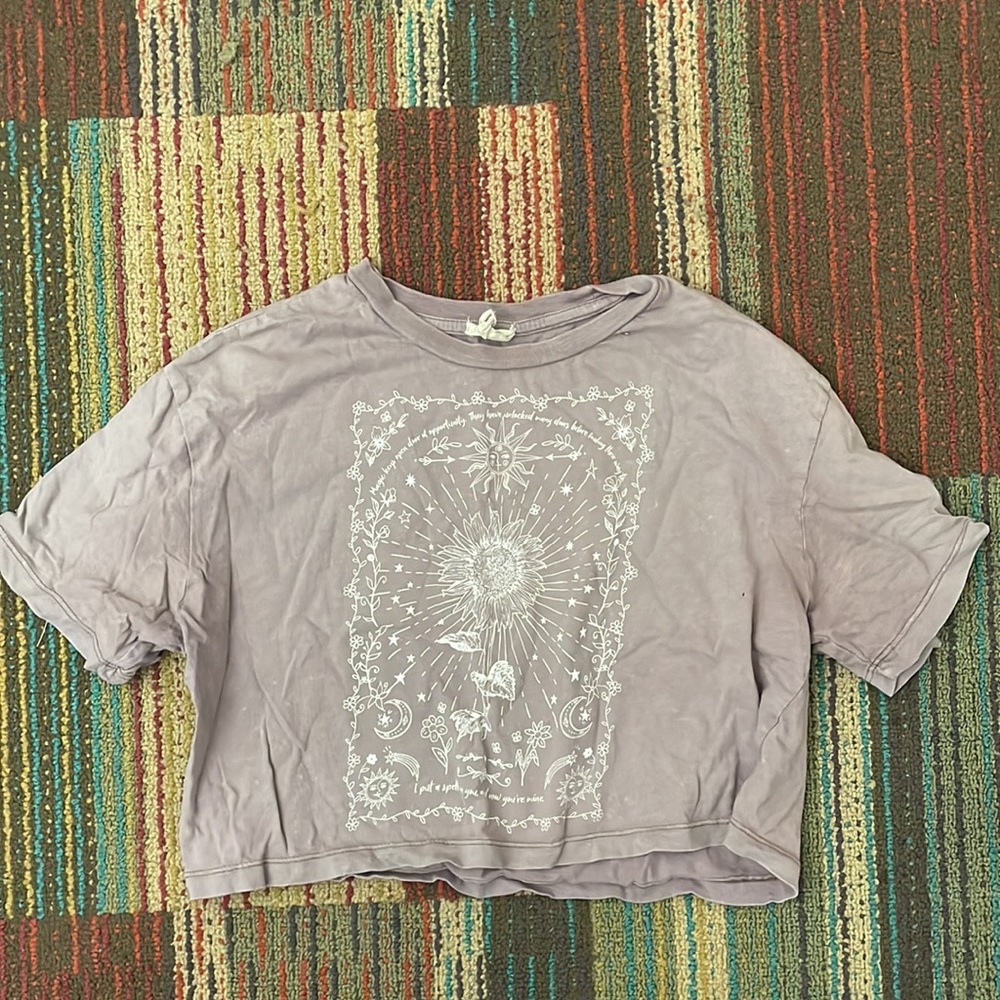 Selling a size XS purple graphic shirt